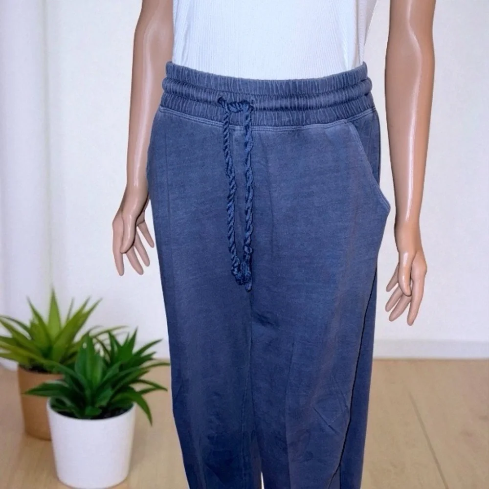 Universal Threads Women's Tapered Ankle Pull-On Joggers - Picture 8 of 16